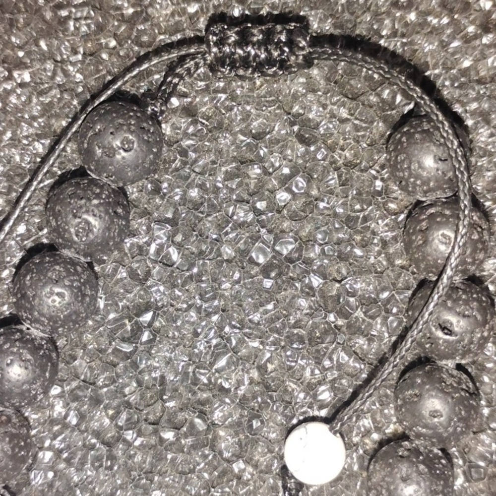 Black and White Beaded Bracelet - Picture 5 of 5